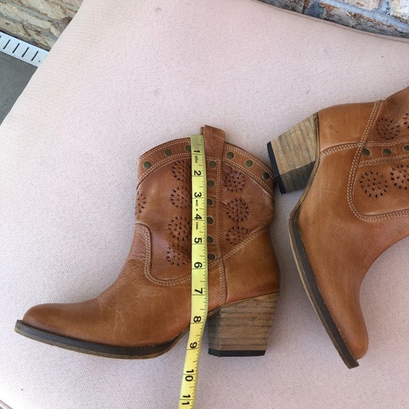 Dingo 7" Roni Women's Comfort Casual Studded Cut Out Block Heel Tan Boots 7.5 M - Picture 15 of 16